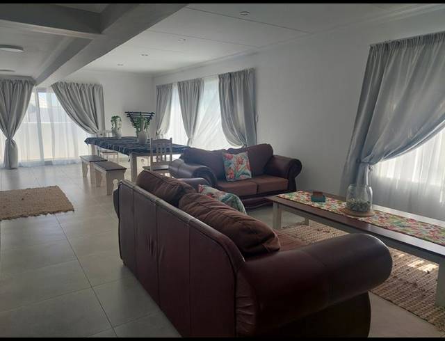 5 BEDROOM HOUSE FOR SALE IN BRITANNIA BAY